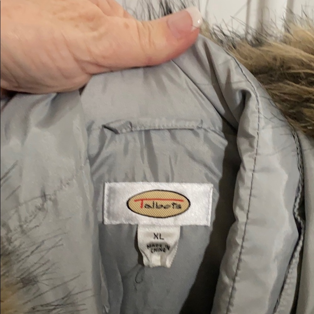 Lovely silver hooded puff vest - Picture 3 of 4